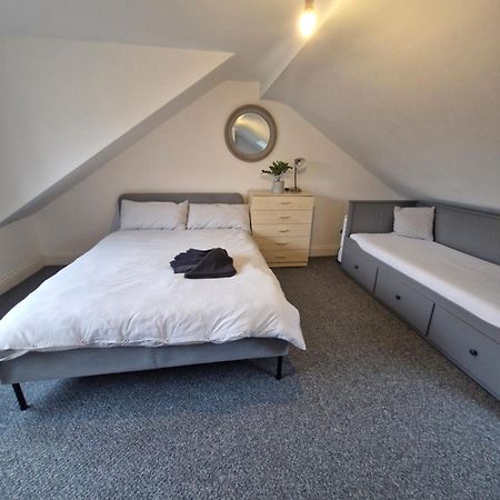 Lovely 3 Bedroom Serviced Apartment In Leytonstone London Eksteriør bilde