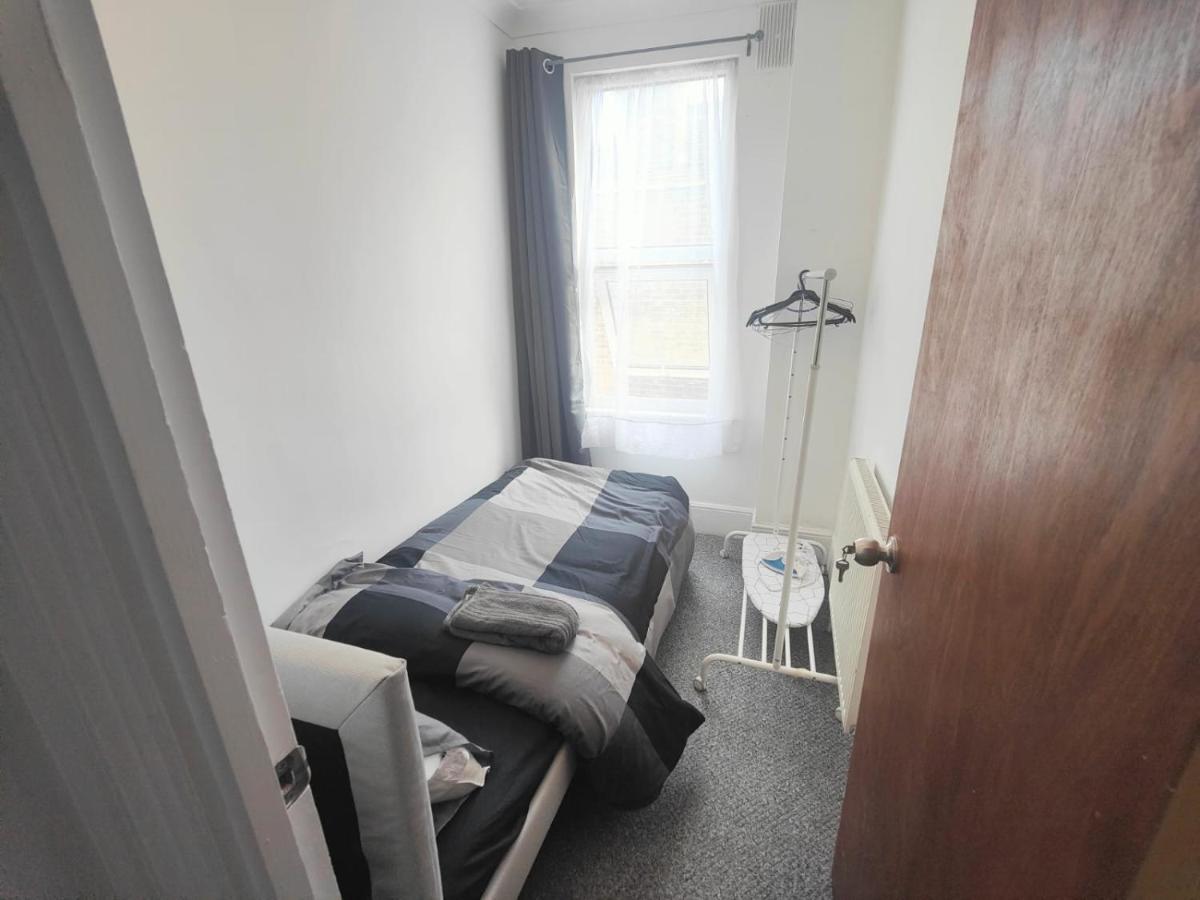 Lovely 3 Bedroom Serviced Apartment In Leytonstone London Eksteriør bilde