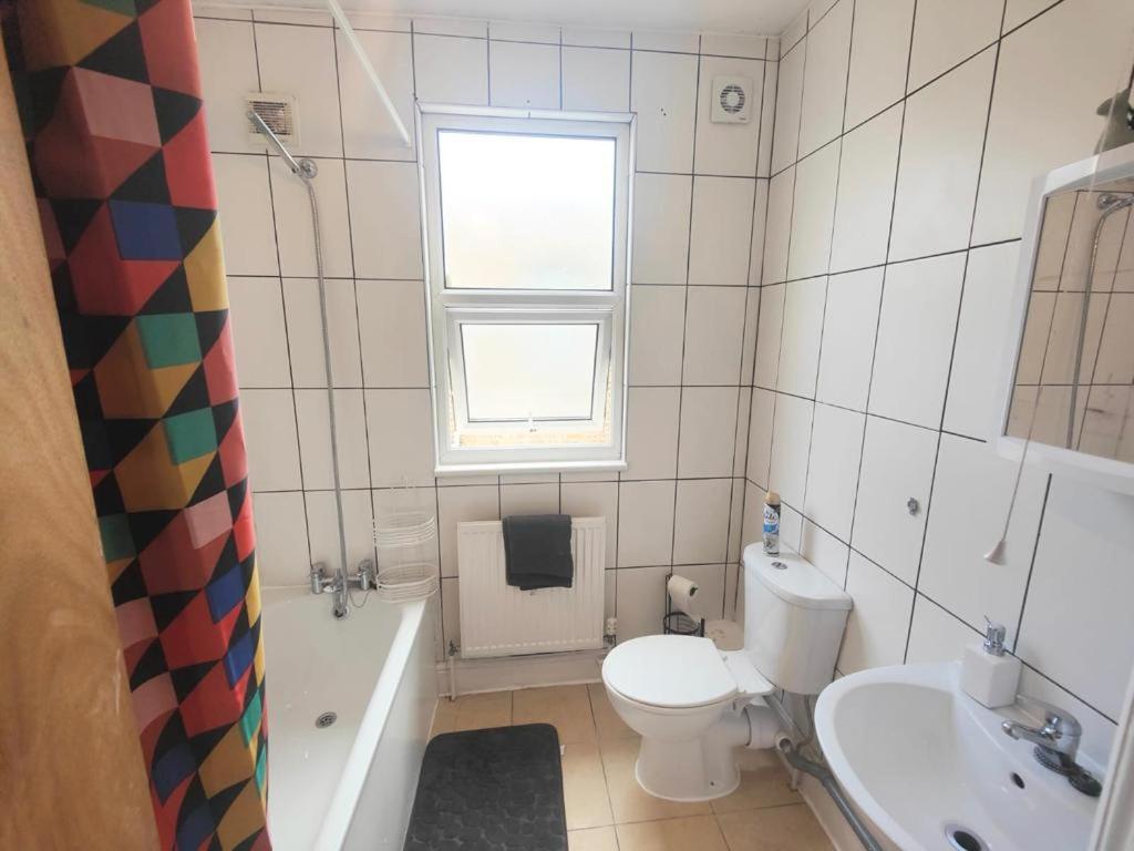 Lovely 3 Bedroom Serviced Apartment In Leytonstone London Eksteriør bilde