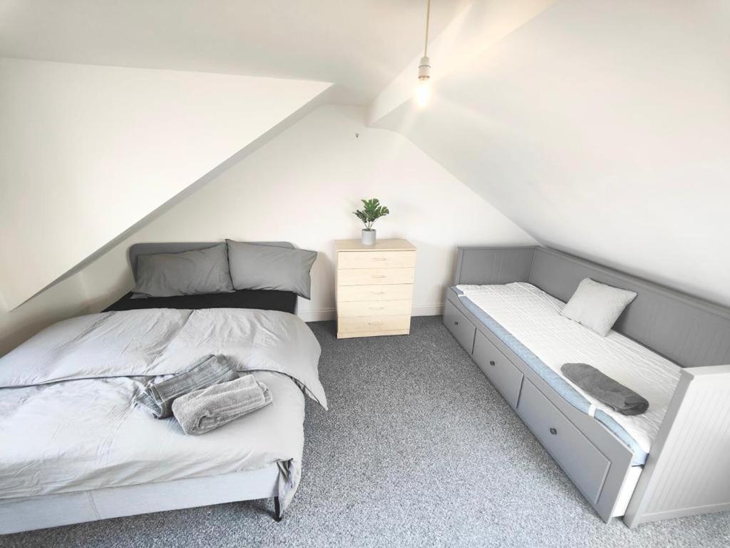 Lovely 3 Bedroom Serviced Apartment In Leytonstone London Eksteriør bilde
