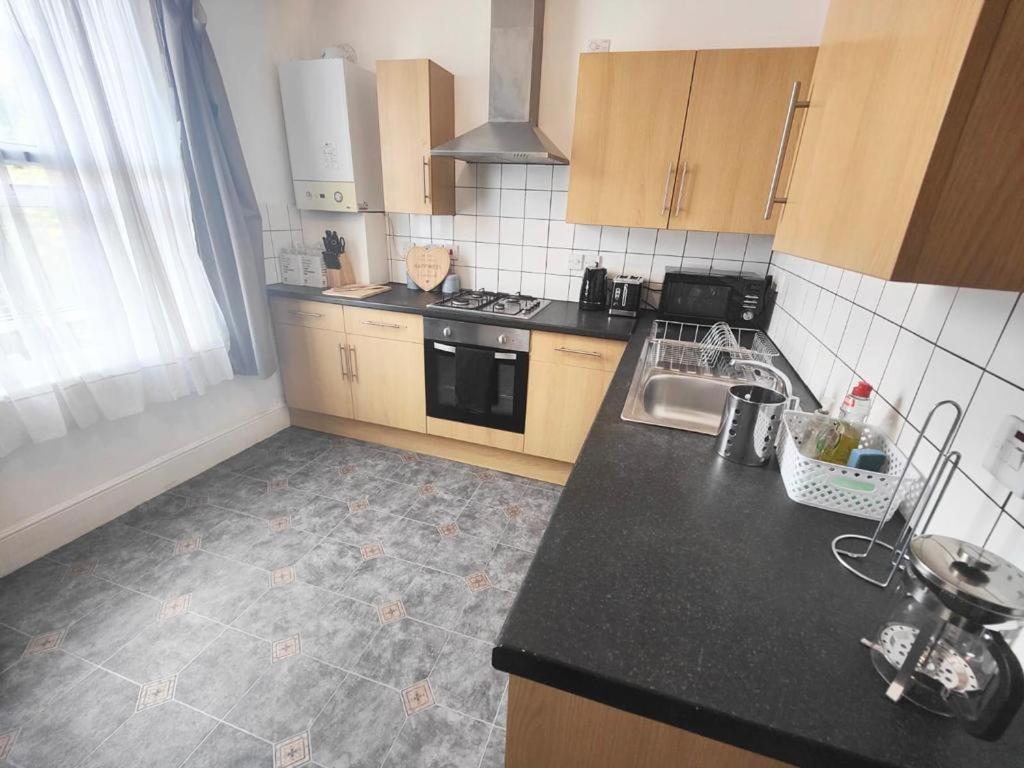 Lovely 3 Bedroom Serviced Apartment In Leytonstone London Eksteriør bilde