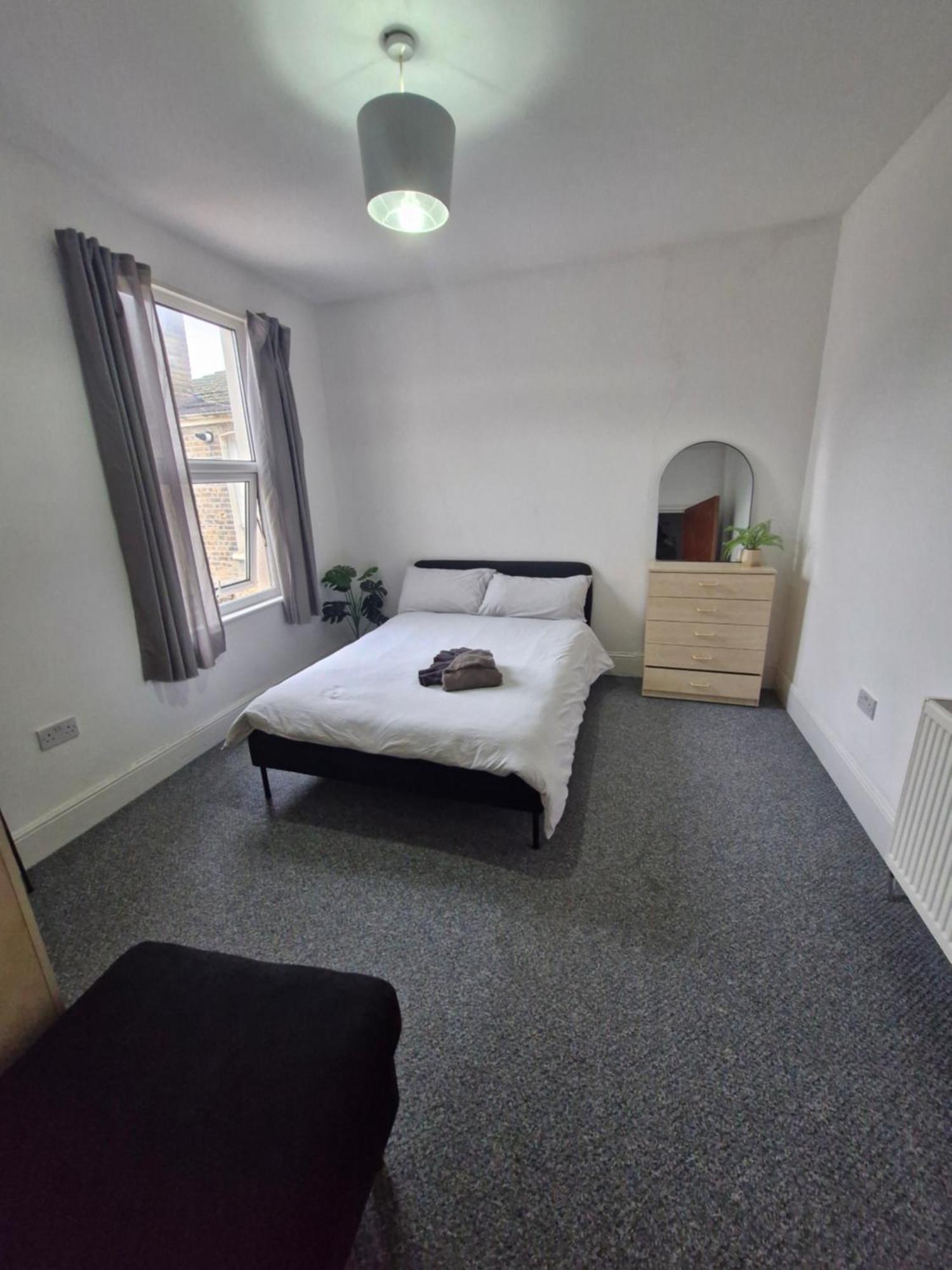 Lovely 3 Bedroom Serviced Apartment In Leytonstone London Eksteriør bilde