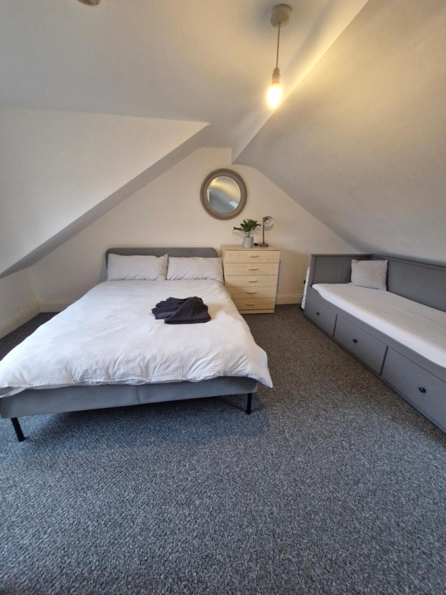 Lovely 3 Bedroom Serviced Apartment In Leytonstone London Eksteriør bilde